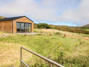 Property grounds - COORLACKA, pet friendly, with a garden in Goleen, County Cork (schull)