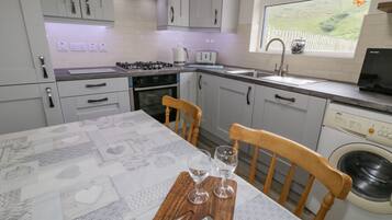 Mikrowelle, Ofen, Geschirrspüler, Kochgeschirr/Geschirr/Besteck