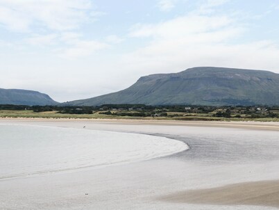 DAFFODIL COTTAGE, pet friendly in Grange, County Sligo