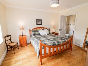 4 bedrooms, Internet - THE GLEN, pet friendly, with open fire in Carndonagh, County Donegal (Unknown)
