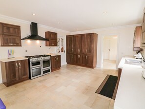 Dishwasher, cookware/dishes/utensils - THE GLEN, pet friendly, with open fire in Carndonagh, County Donegal (Unknown)