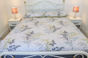 2 bedrooms, WiFi - AN TEACHAIN, pet friendly, with a garden in Adamstown, County Wexford (Enniscorthy)