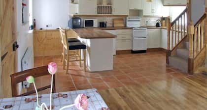 HOME FARM COTTAGE, pet friendly in Campile, County Wexford