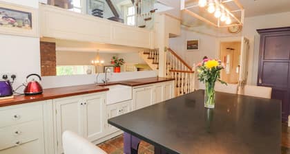 GLASMOR COUNTRY HOUSE, pet friendly in Firies, County Kerry