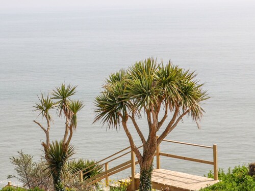 BEACH HOUSE, pet friendly, with open fire in Courtown, County Wexford