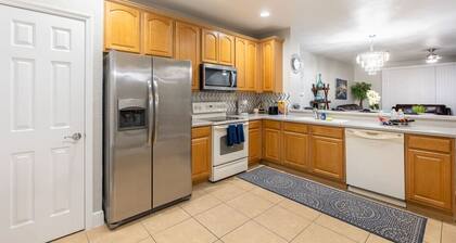 3BR Townhouse w/ Perfect Location!