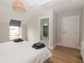 4 bedrooms, Internet - 19A LIGHTHOUSE VILLAGE, family friendly in Fenit, County Kerry (Fenit)