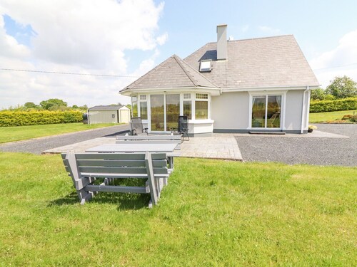 FERN VIEW HOUSE, family friendly in Beaufort, County Kerry