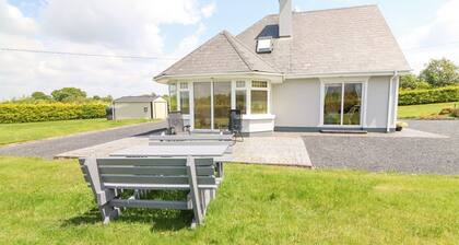 FERN VIEW HOUSE, family friendly in Beaufort, County Kerry