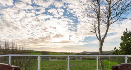 THE SCHOONER, family friendly, with open fire in Goleen, County Cork