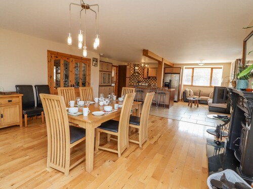 KISSANE'S COTTAGE, family friendly in Beaufort, County Kerry