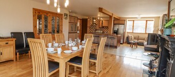 KISSANE'S COTTAGE, family friendly in Beaufort, County Kerry