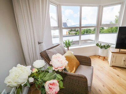 12 HILLVIEW, pet friendly, with open fire in Buncrana, County Donegal