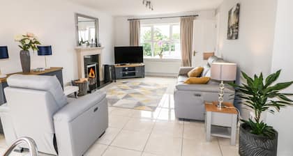 12 HILLVIEW, pet friendly, with open fire in Buncrana, County Donegal