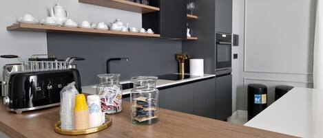 Fridge, oven, dishwasher, coffee/tea maker