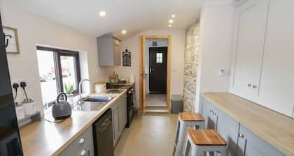 KATE'S COTTAGE, family friendly in Ballintubber, County Mayo