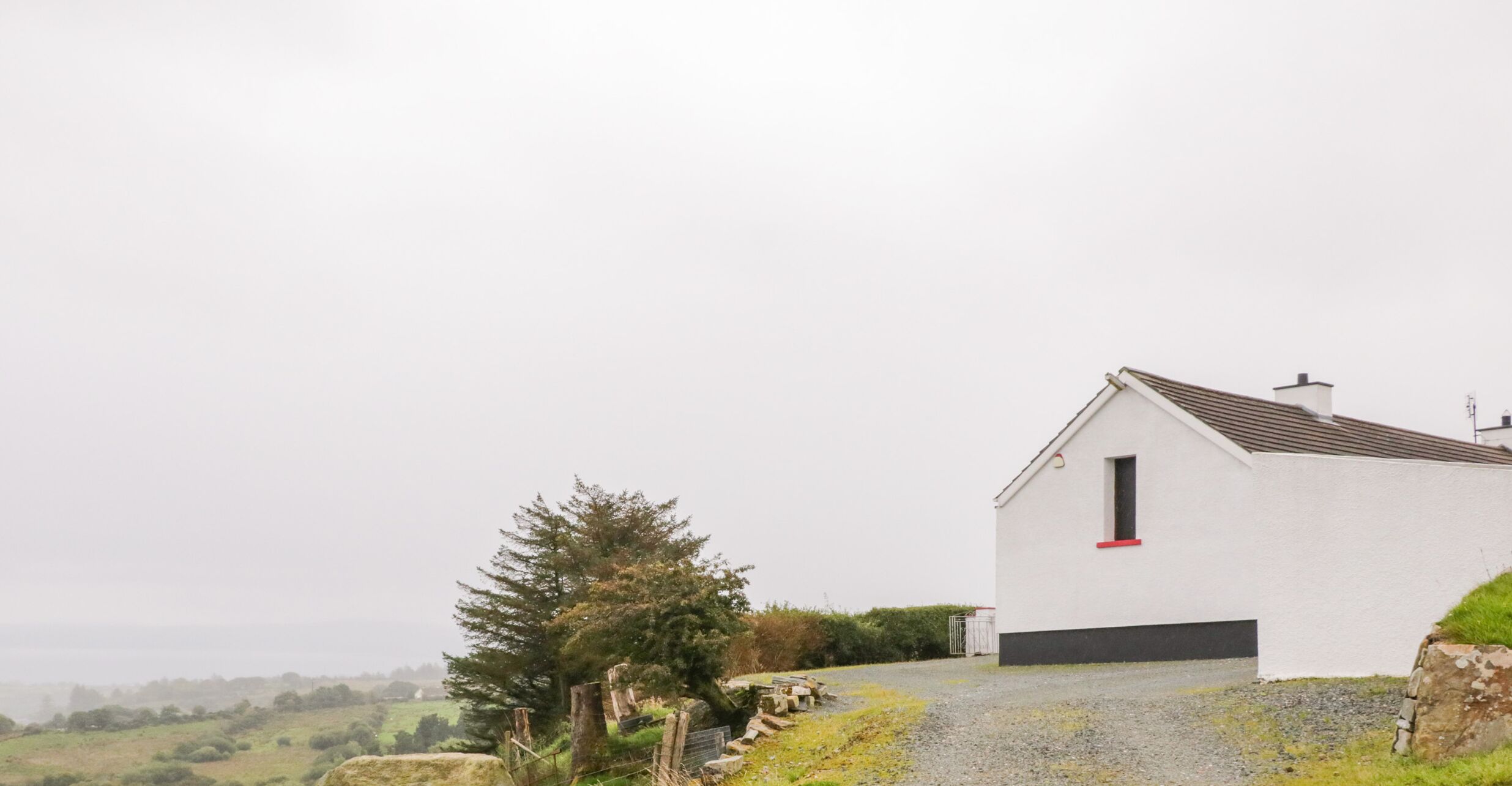 GRANNYS COTTAGE, pet friendly in Quigley's Point, County Donegal