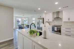 House (5 Bedrooms) | Interior - Waterfront Hot Springs Home w/ Dock & Porch! (Hot Springs)