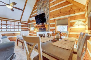 Interior - Mountain View Cabin w/ Hot Tub: 27 Mi to Asheville (Clyde)