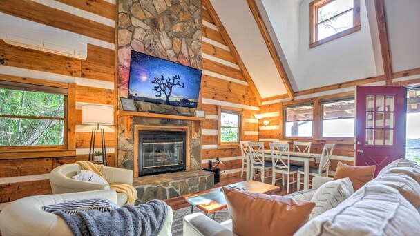 Mountain View Cabin w/ Hot Tub 27 Mi to Asheville Reviews, Deals