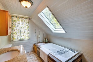 Cottage (2 Bedrooms) | Interior - Historic Mapleton Cottage w/ River Views & Hot Tub (Mapleton)