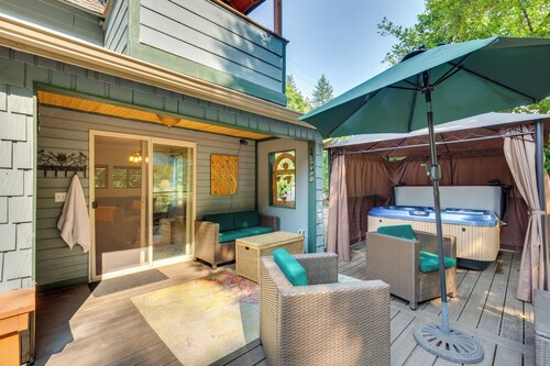 Historic Mapleton Cottage w/ River Views & Hot Tub