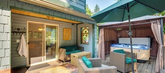 Historic Mapleton Cottage w/ River Views & Hot Tub