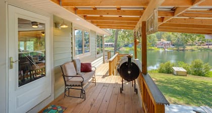 Kilgore Lakefront Home w/ Private Dock & Pier!