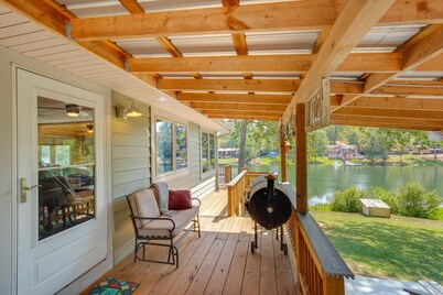 Kilgore Lakefront Home w/ Private Dock & Pier!