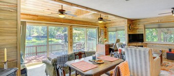 Kilgore Lakefront Home w/ Private Dock & Pier!