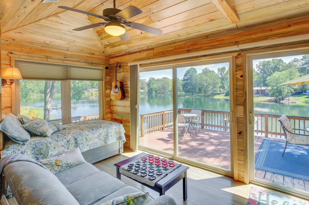 Kilgore Lakefront Home w/ Private Dock & Pier! - Overton, TX