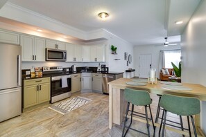 Microwave, oven, stovetop, dishwasher - Adorable Cocoa Beach Condo: Walk to the Ocean! (Cocoa Beach)