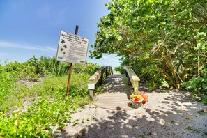 Property grounds - Adorable Cocoa Beach Condo: Walk to the Ocean! (Cocoa Beach)