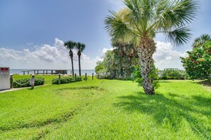 Property grounds - Adorable Cocoa Beach Condo: Walk to the Ocean! (Cocoa Beach)