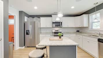 House (4 Bedrooms) | Interior
