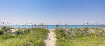 Emerald Isle Vacation Rental, Walk to Beach!