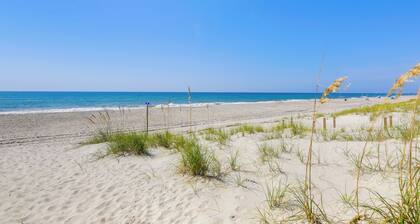 Emerald Isle Vacation Rental, Walk to Beach!