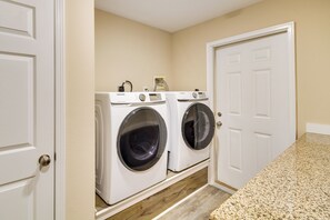 Interior - Spacious D'iberville Townhome Near Beach & Casino! (D'Iberville)