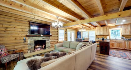 Chic & Cozy Sugar Mountain Cabin: 1 Mi to Slopes!