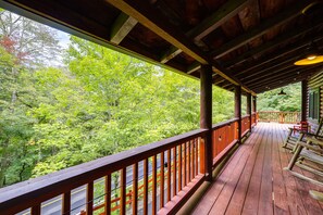 Terrace/patio - Chic & Cozy Sugar Mountain Cabin: 1 Mi to Slopes! (Banner Elk)