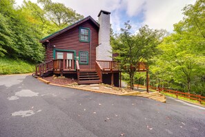 Exterior - Chic & Cozy Sugar Mountain Cabin: 1 Mi to Slopes! (Banner Elk)