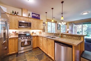 Apartment (2 Bedrooms) | Interior - Boulders Truckee Condo Near Donner Lake + Skiing! (Truckee)