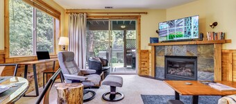 Boulders Truckee Condo Near Donner Lake + Skiing!