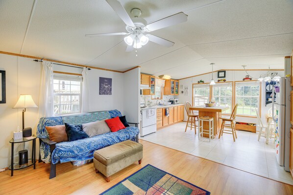 House (2 Bedrooms) | Interior