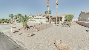 Property grounds - Lake Havasu City Home: Backyard Oasis With Pool! (Lake Havasu City)