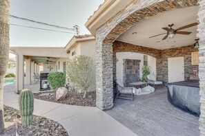 Terrace/patio - Lake Havasu City Home: Backyard Oasis With Pool! (Lake Havasu City)