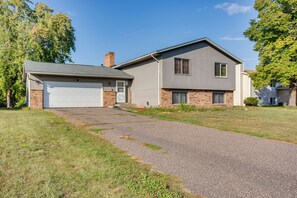 House (4 Bedrooms) | Interior - Spacious Family Home: 11 Mi to Dtwn Minneapolis! (Brooklyn Park)