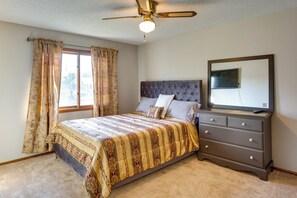 Interior - Spacious Family Home: 11 Mi to Dtwn Minneapolis! (Brooklyn Park)