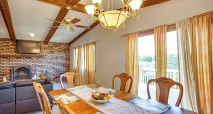 Spacious Family Home: 11 Mi to Dtwn Minneapolis!