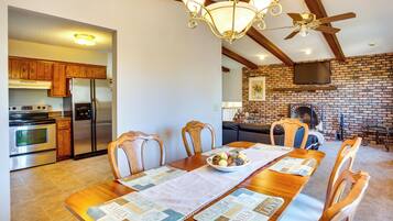 House (4 Bedrooms) | Front of property